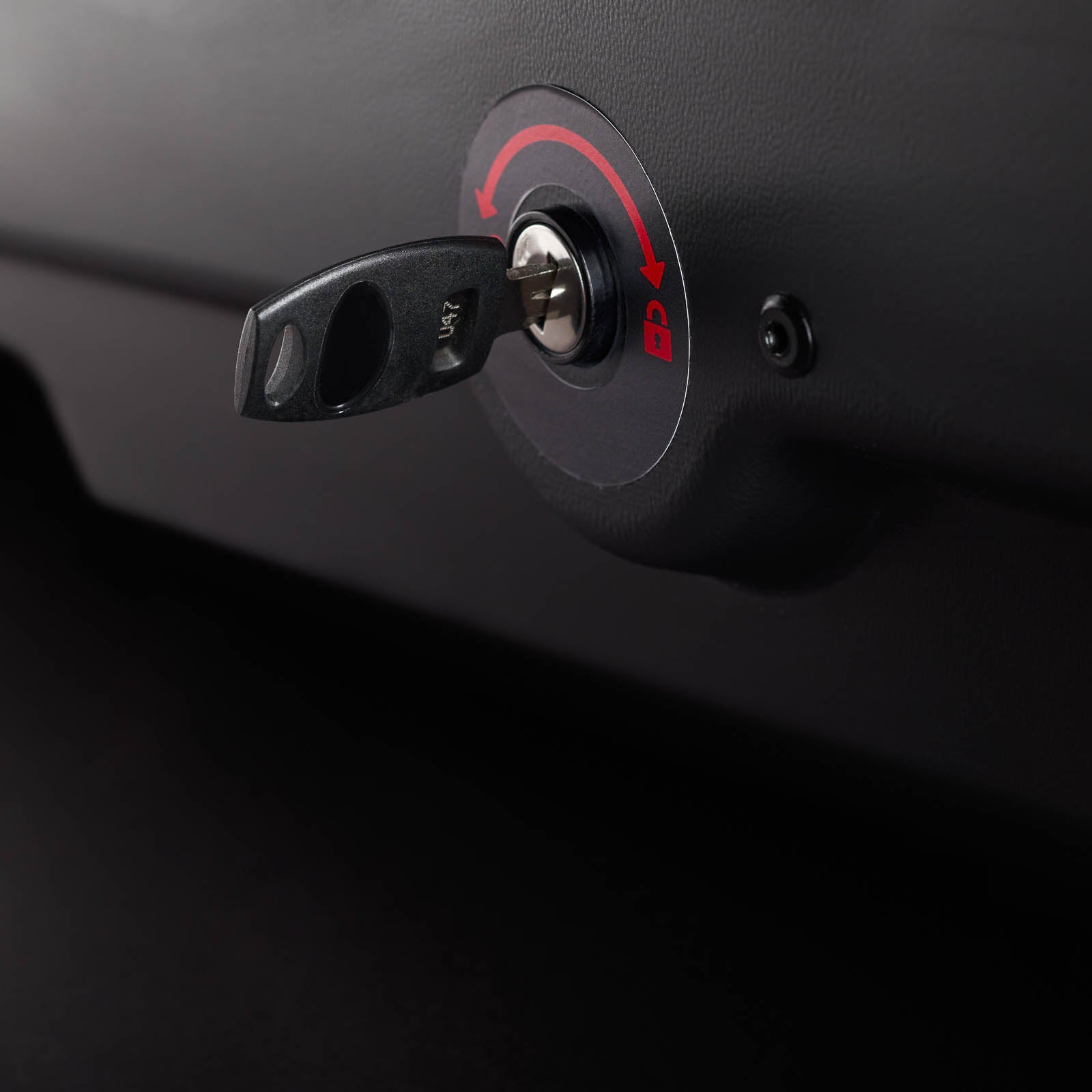 Dachbox CRUZ Paddock elite 470N -glänzend schwarz - - RackMag